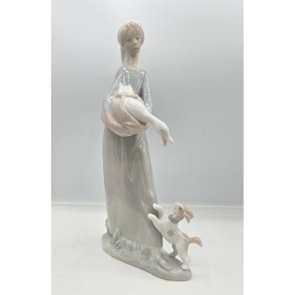 Lladró "Girl with Goose and Dog" Porcelain Figurine #4866,‎ Retired